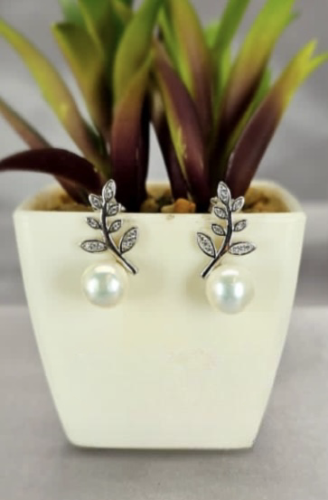 Pretty leaves with freshwater pearl drop earrings