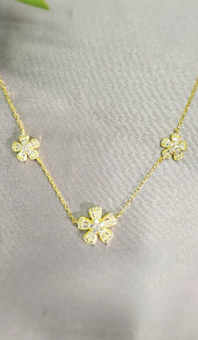 Three flower gold necklace