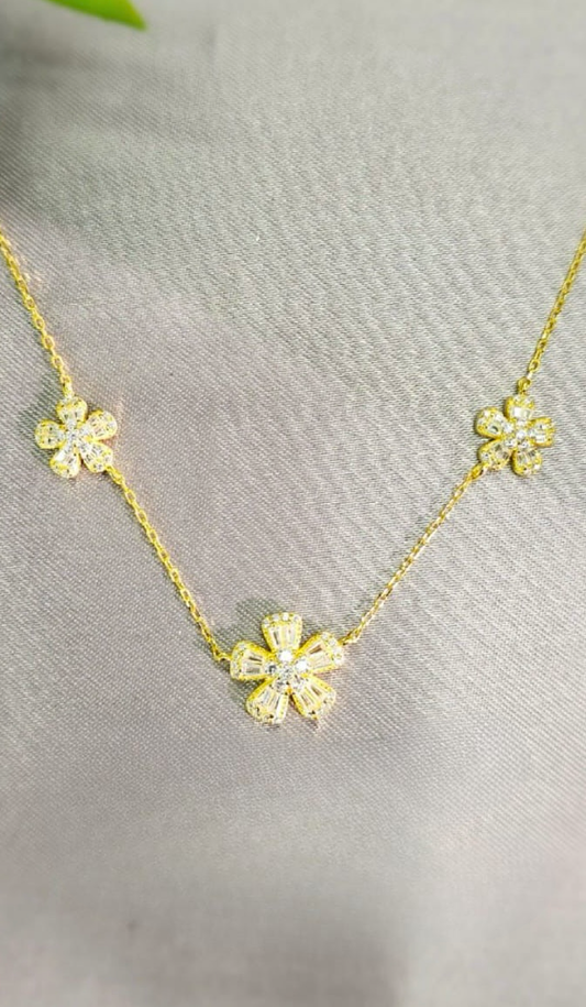 Three flower gold necklace
