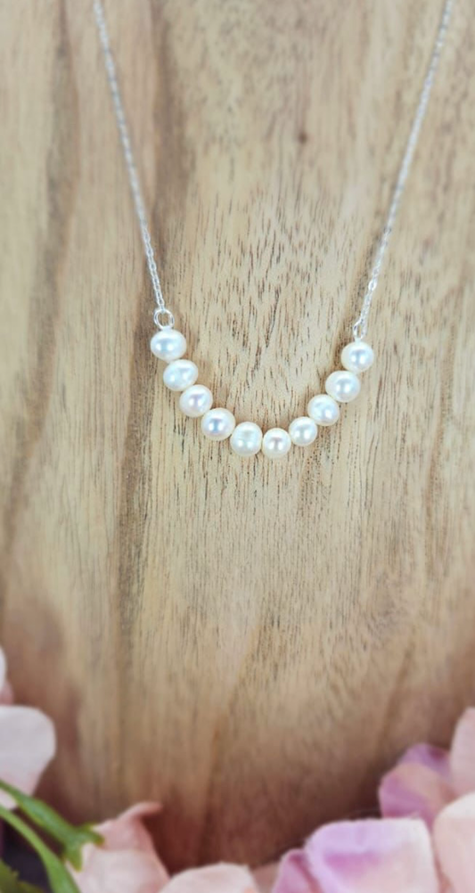 45 cm Stelring silver necklace with lots of freshwater pearls as centre piece