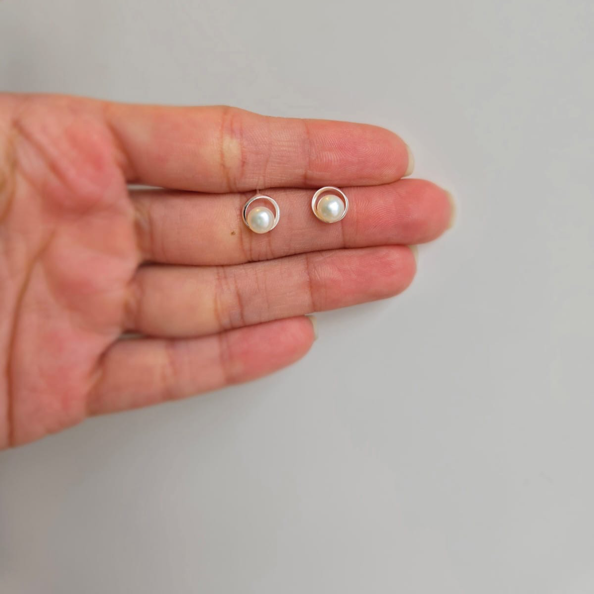 Pearl With Silver Circle Setting