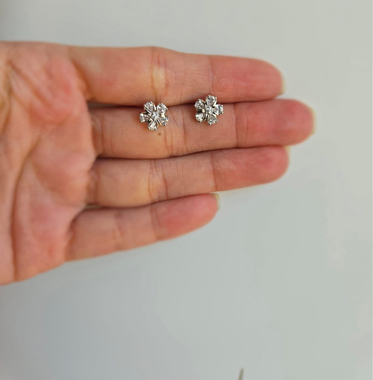 Cubic zirconia flower stud earrings