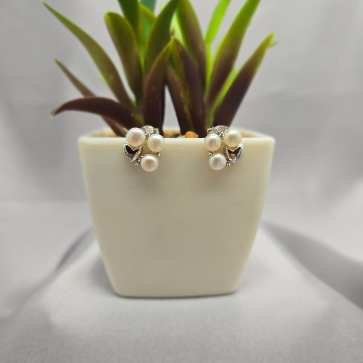 Freshwater pearl circle earrings