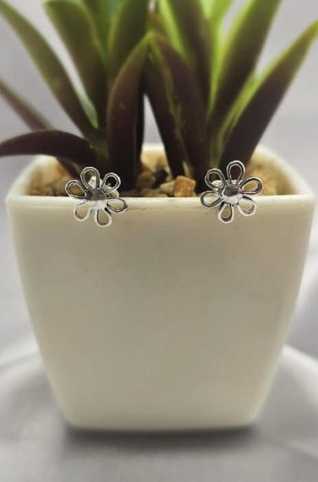 9 mm Pretty Flower stud