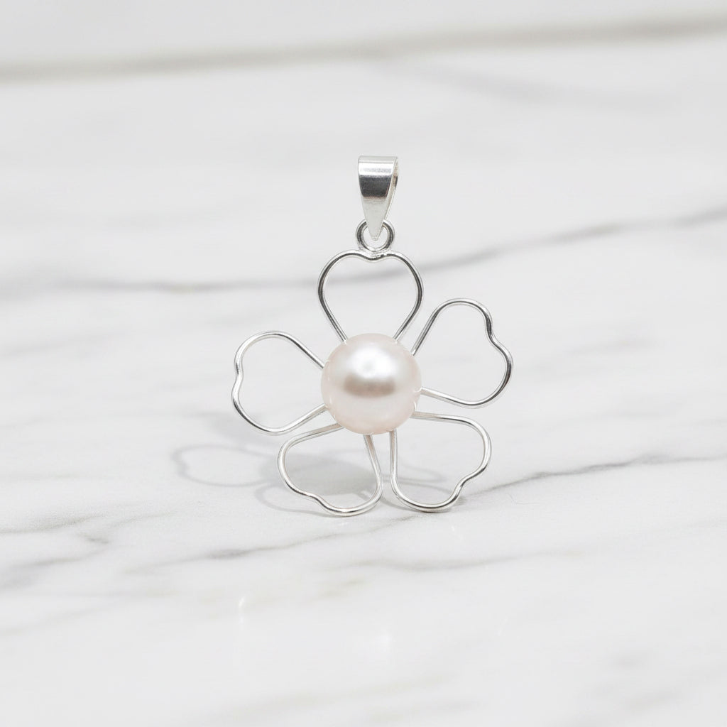 Beautiful Flower pendant With Freshwater Pearl Centre
