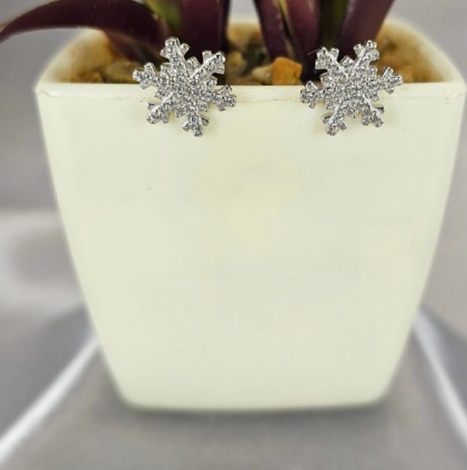 Snowflake studs