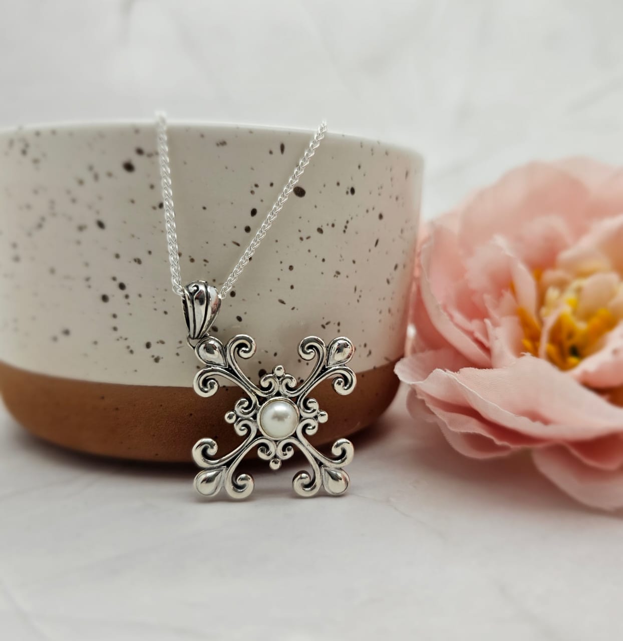 Detailed cross pendant with Mabe centre