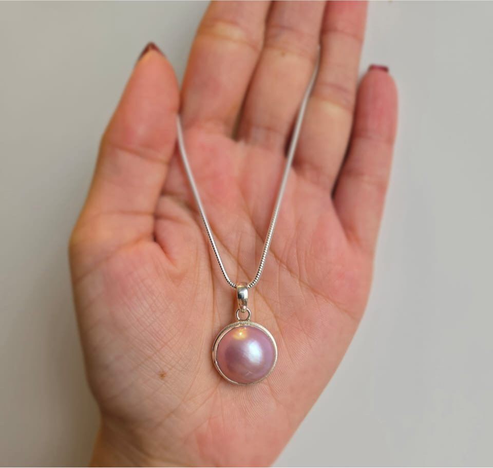 17Mm Pink Mabe Pearl Pendant