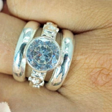 Statement Ring With Filigree Middel Band And Large Cubic Zirconia