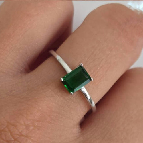 Green stone ring