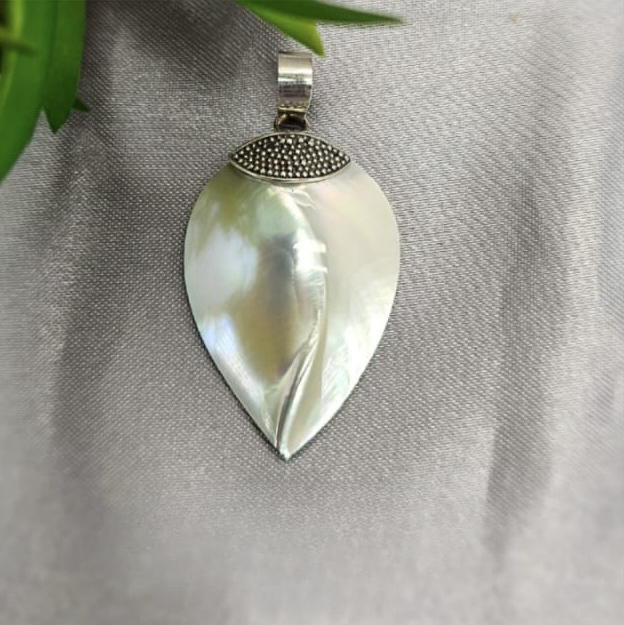 Sterling Silver Pendant With Shell Pearl