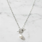 Paperclip Chain With Pearl Pendant On It - Terciany 