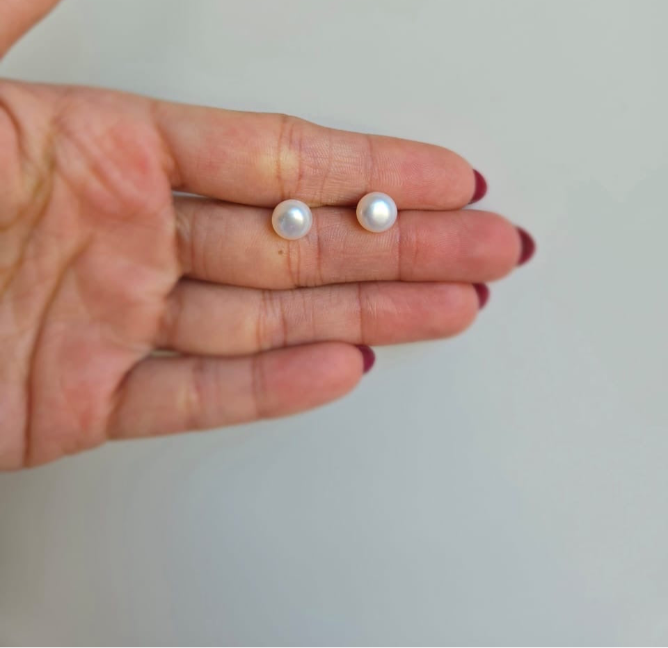 7.5-8 mm freshwater pearl stud earrings