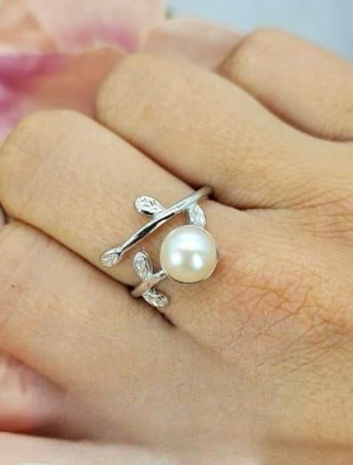 White freshwater pearl open size ring with leaf detail