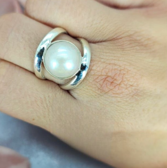 Stunning white Mabe pearl on modern setting