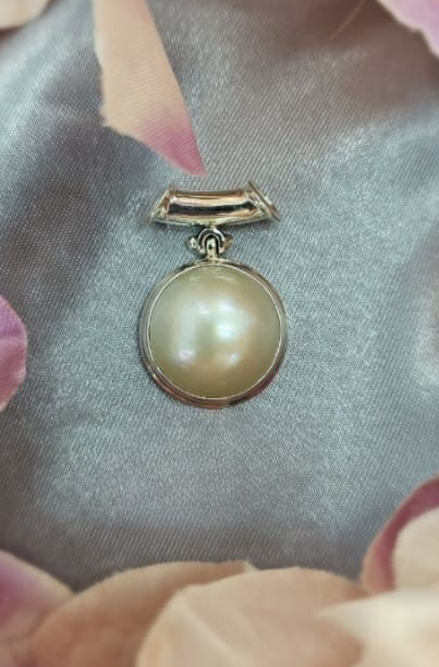 19mm Mabe Pearl slider pendant