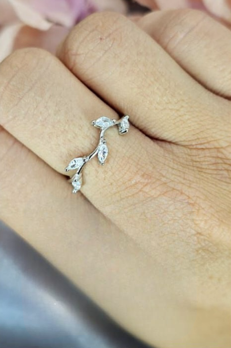 Adjustable cubic zirconia leaves ring