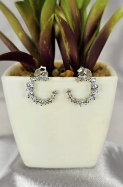 Beautiful half round pavé studs