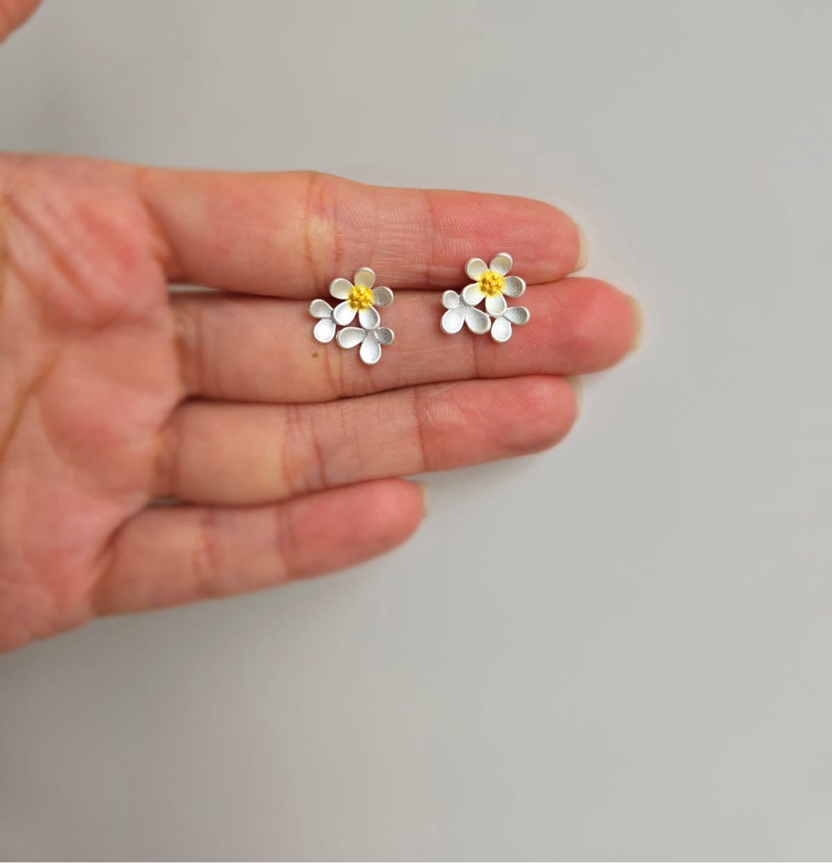 12mm Three flower stud earrings