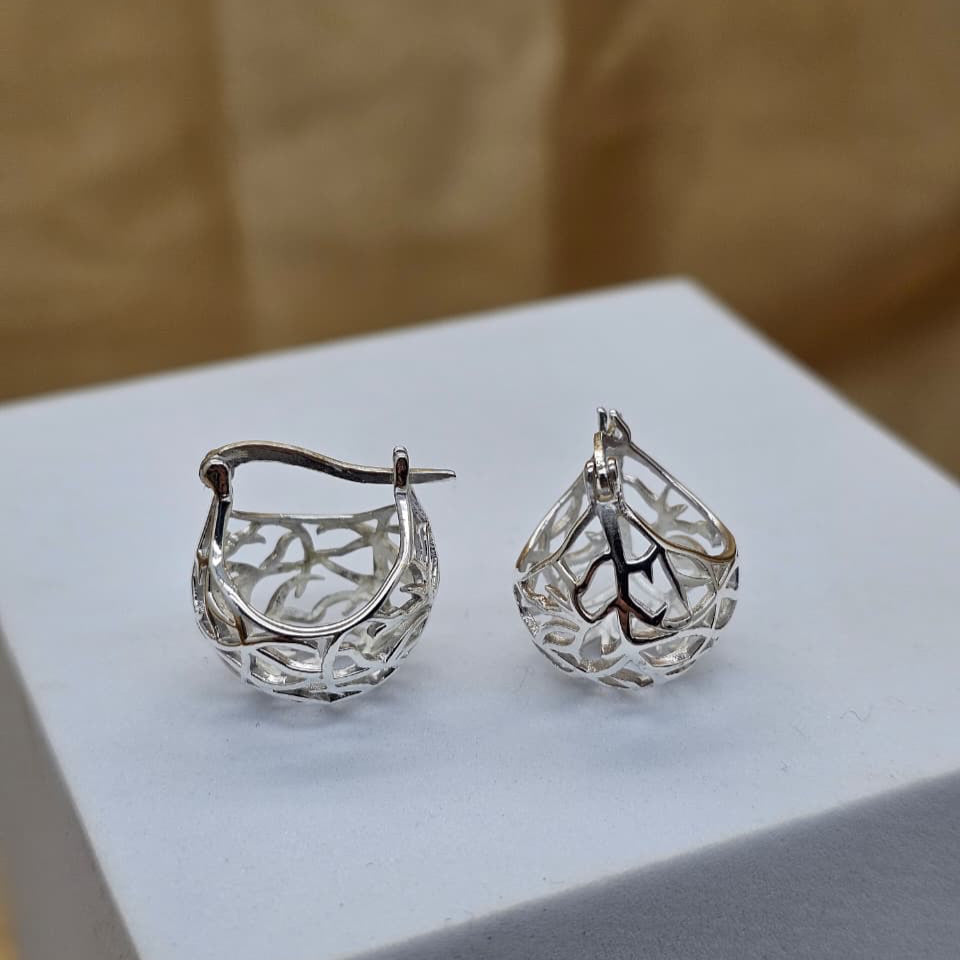 Round shaped filigree hoop earrings