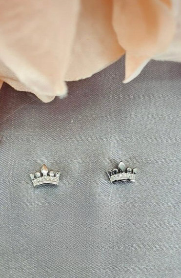 Little crown studs with cubic zirconia