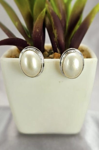 16x11mm oval white Mabe pearl earrings