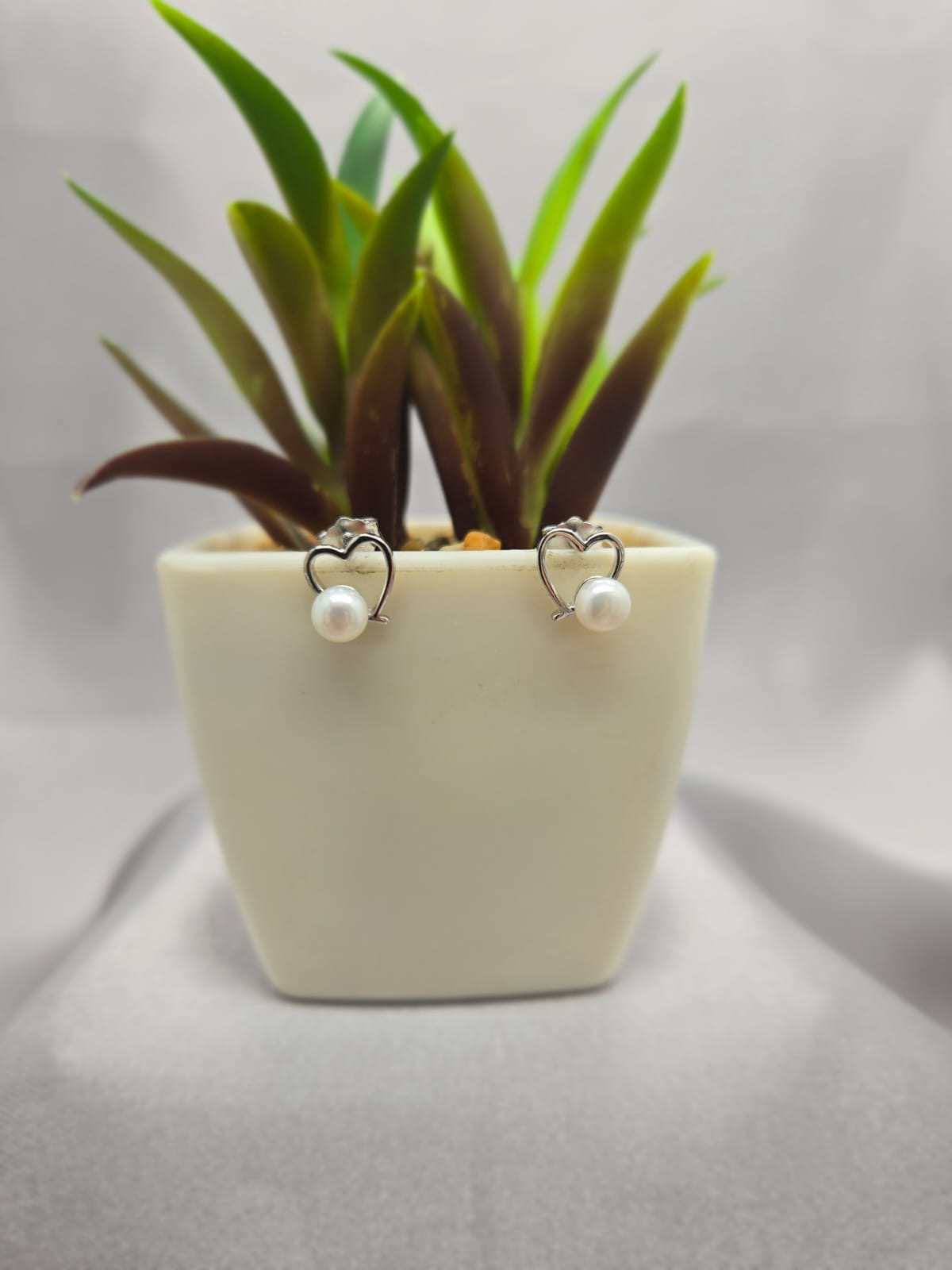 Little heart stud earrings with freshwater pearl