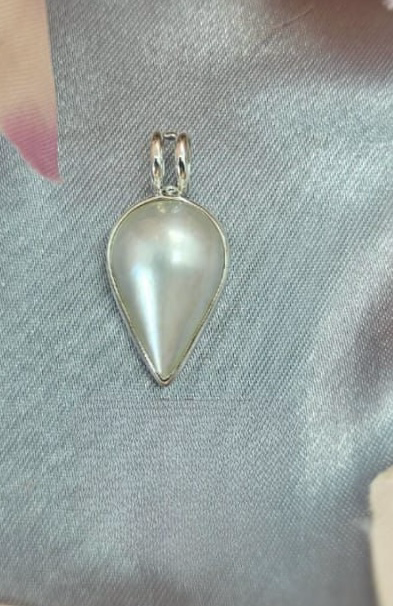 15x23 mm teardrop Mabe pearl set in Sterling silver