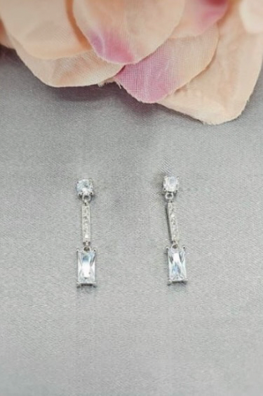 Beautyfull drops with cubic zirconia pavé and rectangular stone