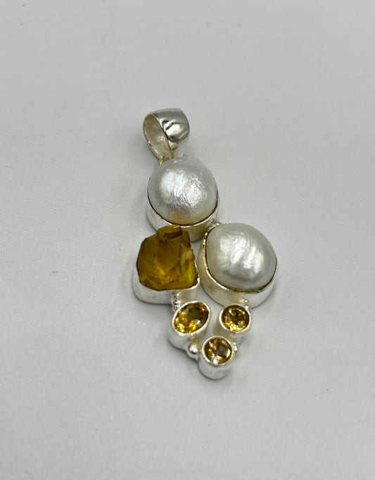 Stunning pendant with freshwater pearls and citrine semi precious stones