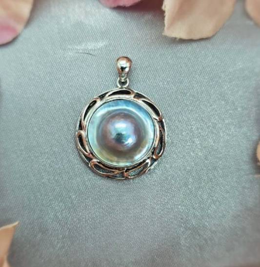 18 mm Grey/blue Blister Mabe pearl pendant