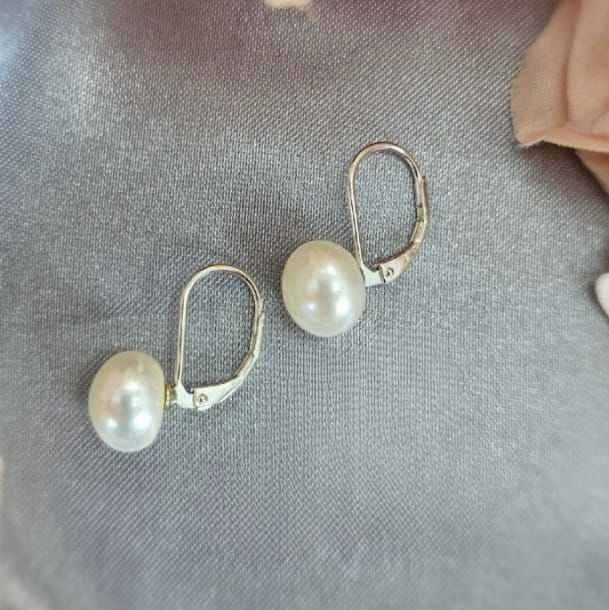 White 9mm freshwater pearl on comfy earring setting