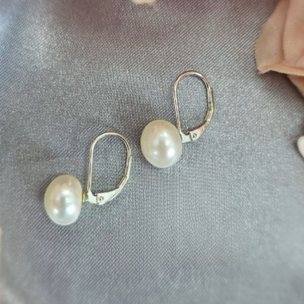 White 9Mm Freshwater Pearl On Comfy Earring Setting