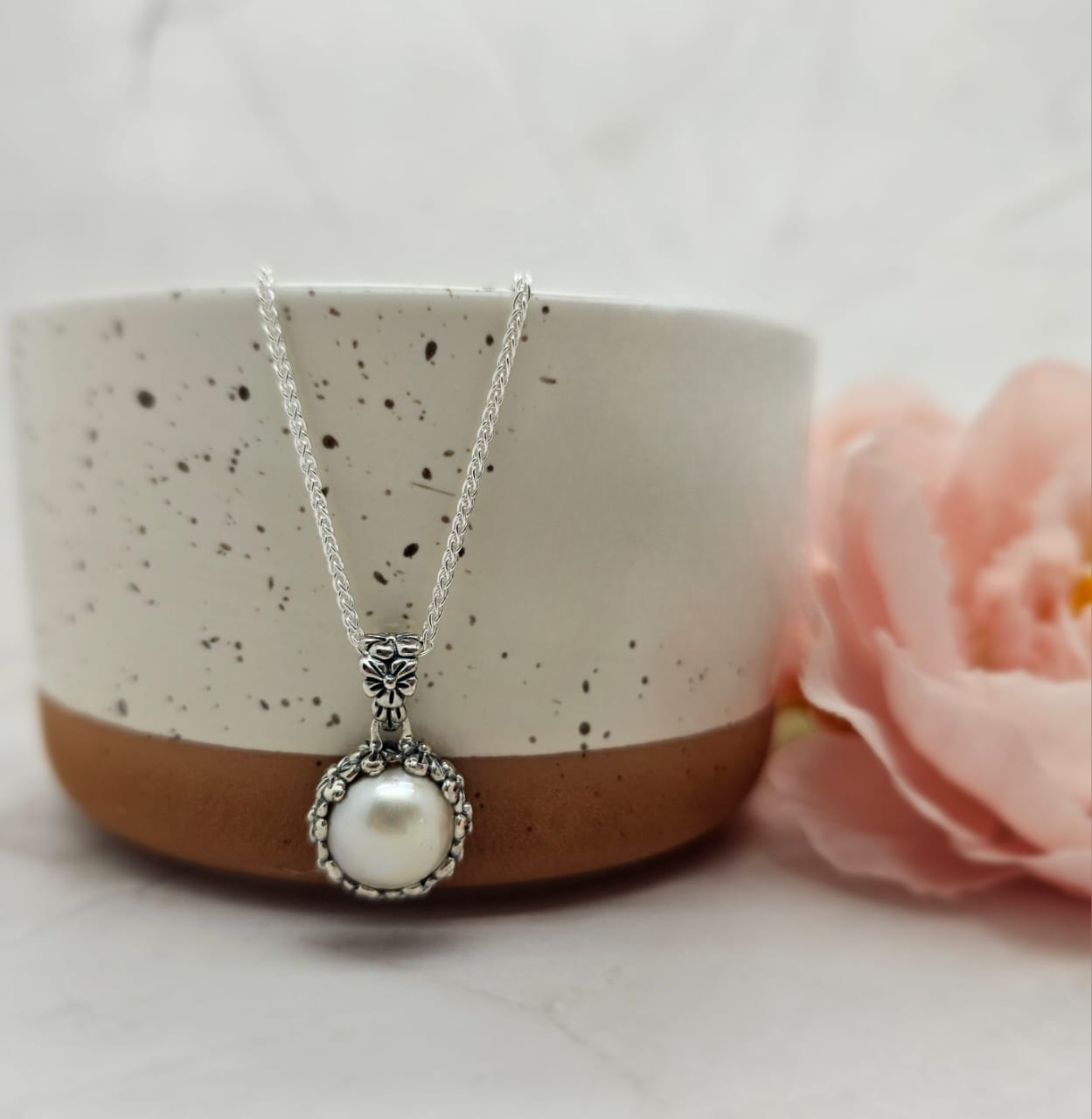 16mm Flower detailed Mabe Pearl pendant