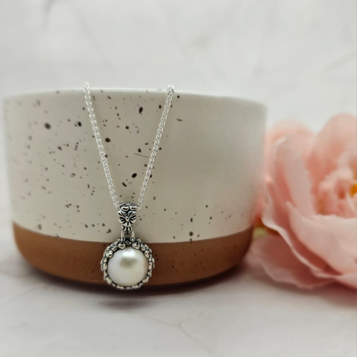 16Mm Flower Detailed Mabe Pearl Pendant
