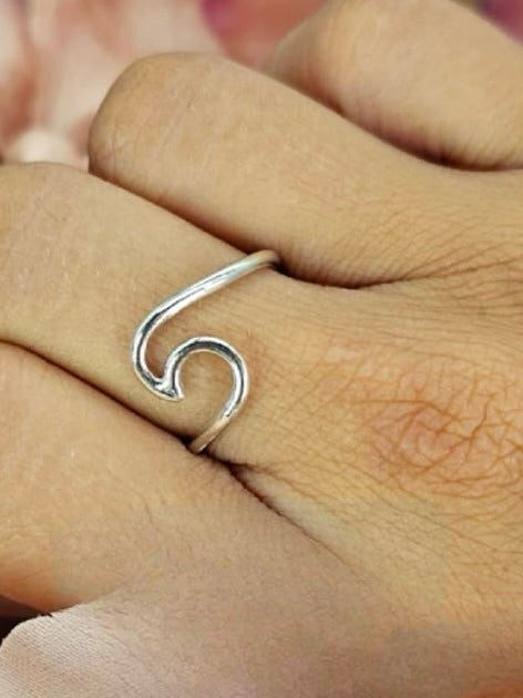 Sterling silver single wave ring