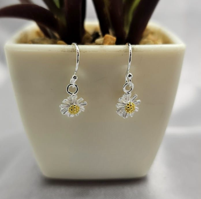 8Mm Daisy Drop Earrings