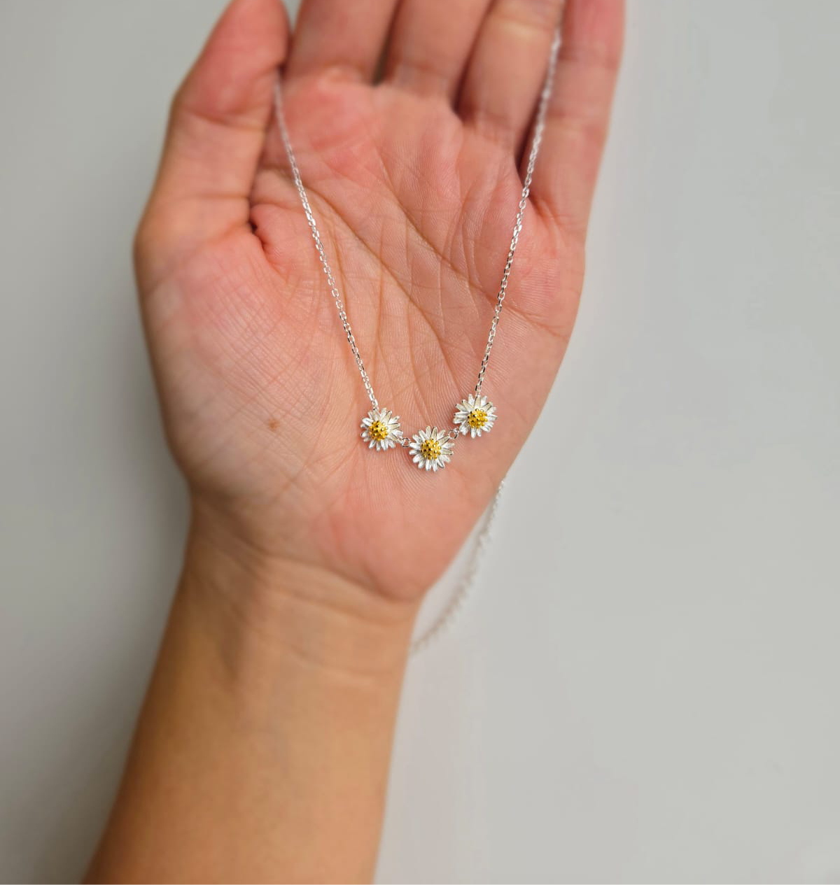 Three Daisy Necklace