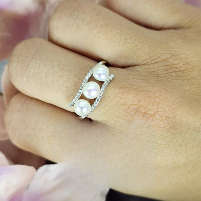 Sterling Silver Ring With Cubic Zirconia Wave Detail And Three Pretty Freshwater Pearls In Wave - Terciany 