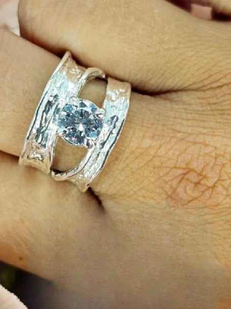 Stunning Statement Ring With Cubic Zirconia In Modern Look