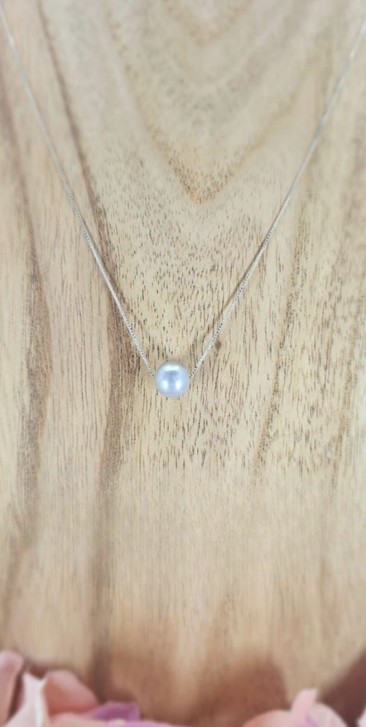 Sterling silver  chain with grey freshwater pearl