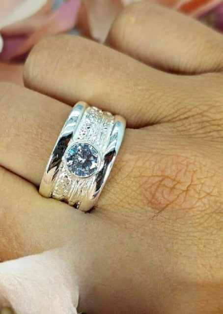 Sterling silver Classic band with detail in centre and cubic zirconia
