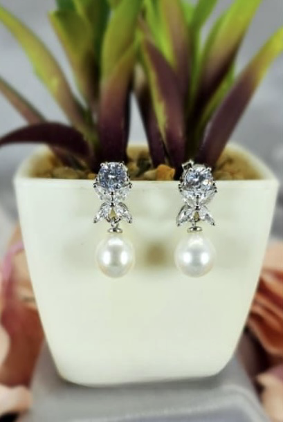 Beautiful flower cubic zirconia earring with freshwater pearls on end