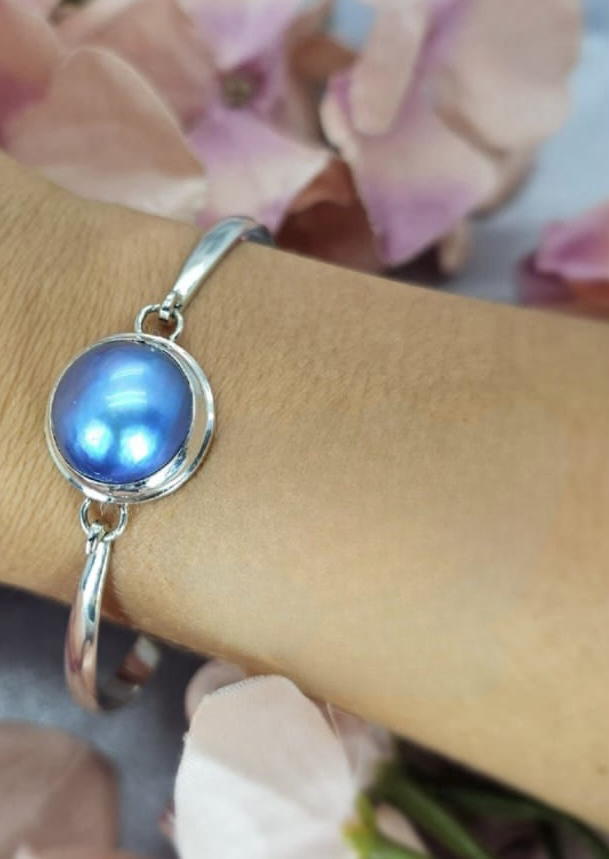 Stunning sterling 63mm Sterling silver bangle with clasp and awesome 16mm blue Mabe pearl