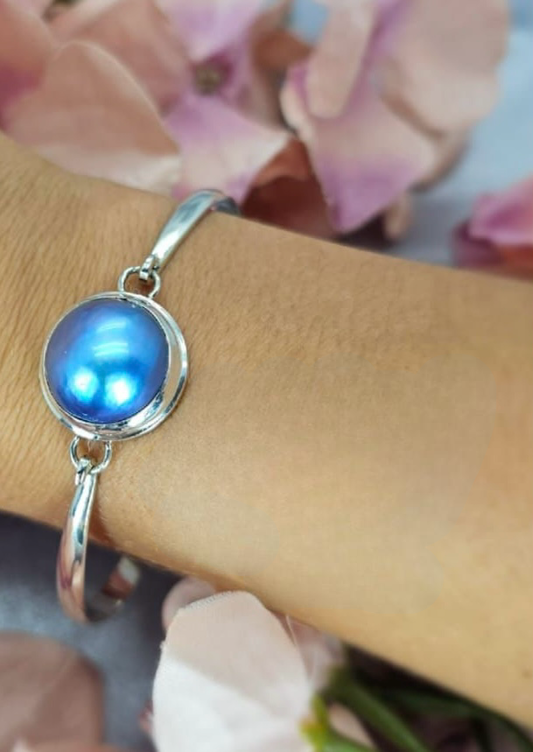 Stunning sterling 63mm Sterling silver bangle with clasp and awesome 16mm blue Mabe pearl