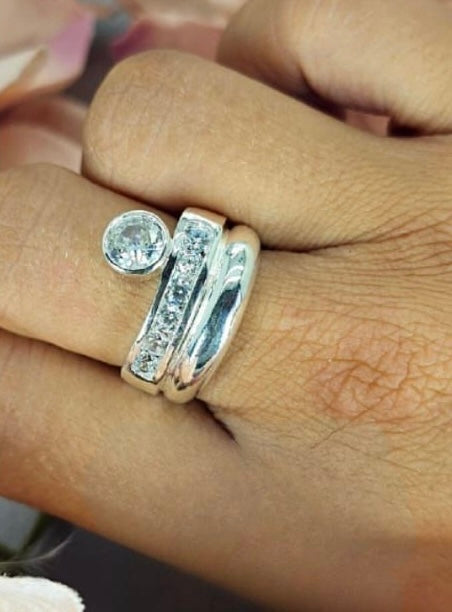 Stunning Double Band Ring With Awesome Cubic Zirconia On One Side