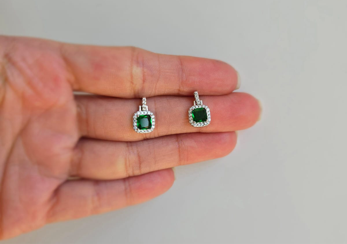 Green cubic zirconia studs