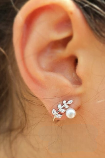 Beautiful flowers circle pearl earrings