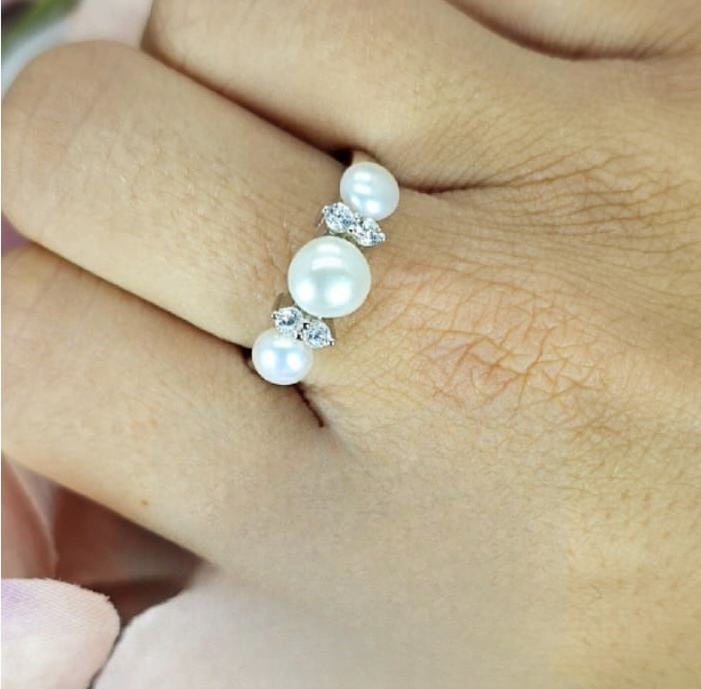 Sterling Silver Ring With Three Freshwater Pearls And Two Cubic Zirconia Stones