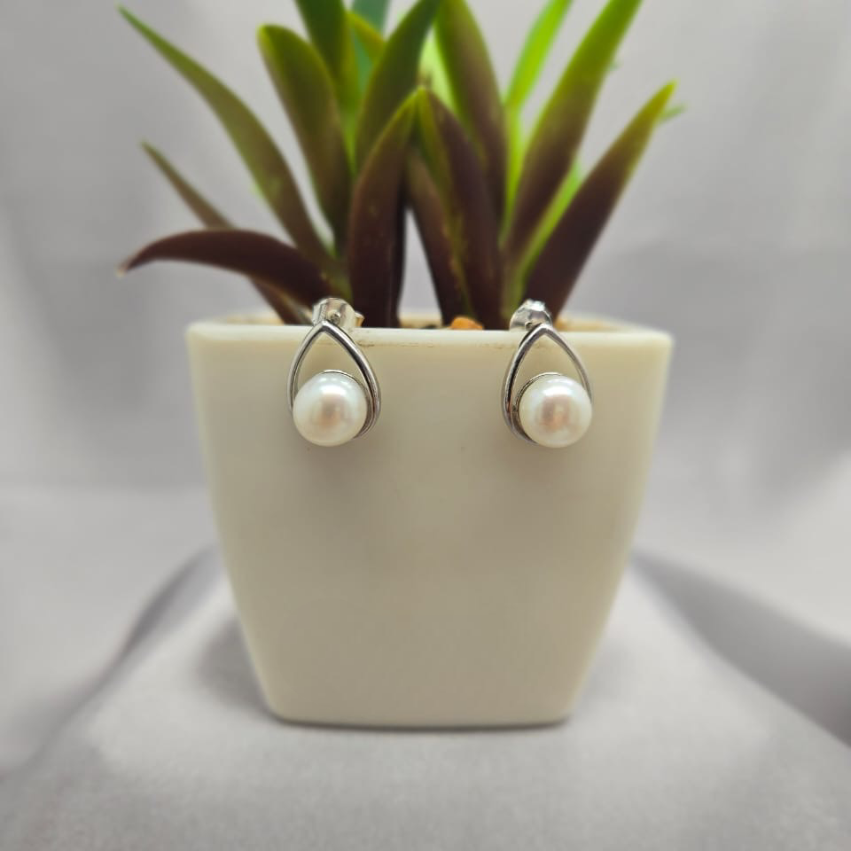 Sterling Silver Oval Stud With Pearl - Terciany 